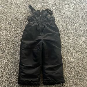 Black 4T snowpants